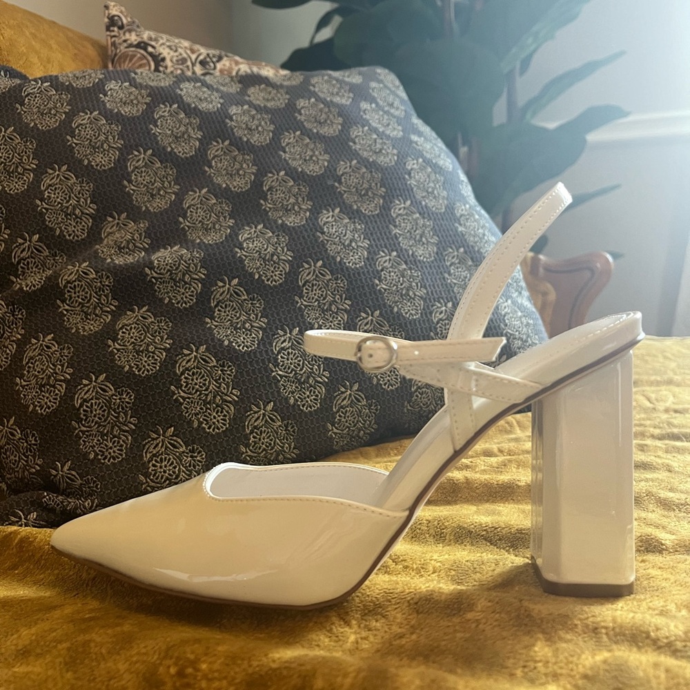 Never worn Marc Fisher Doster2 Women’s Heels